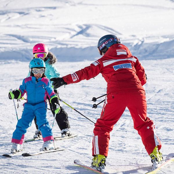 Ski lessons for children and teenagers in the morning